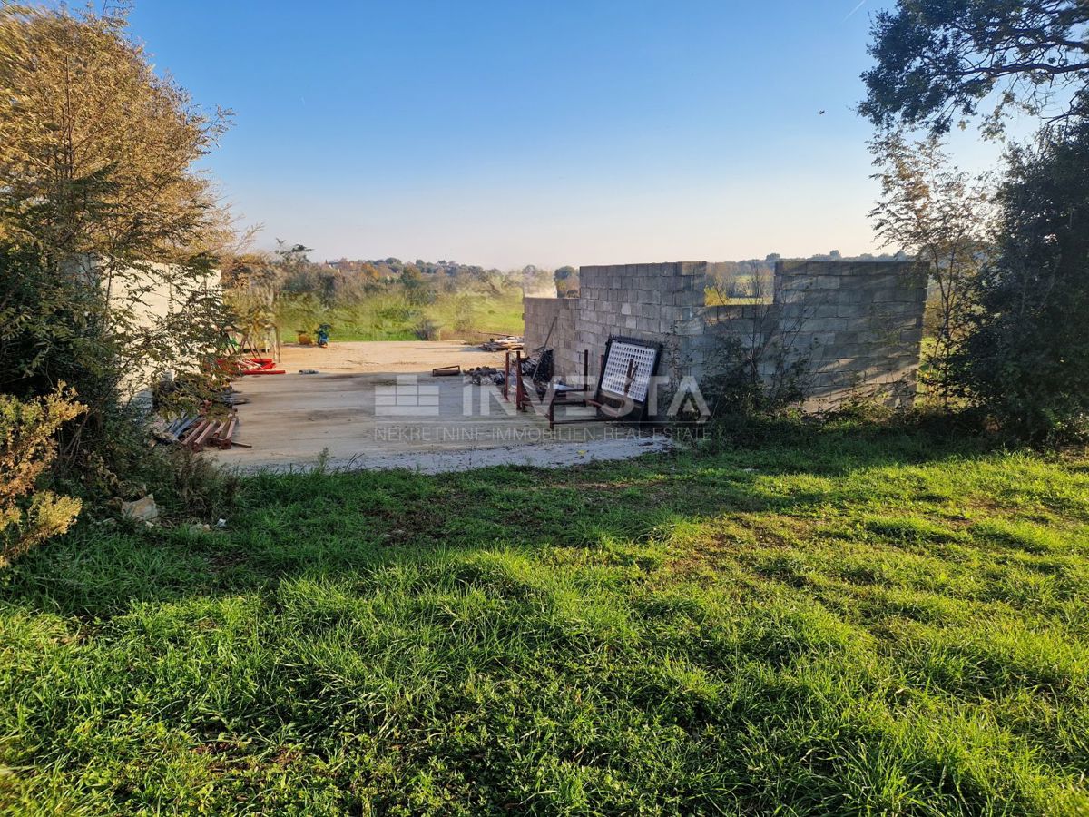 Štinjan - terreni edificabili e agricoli