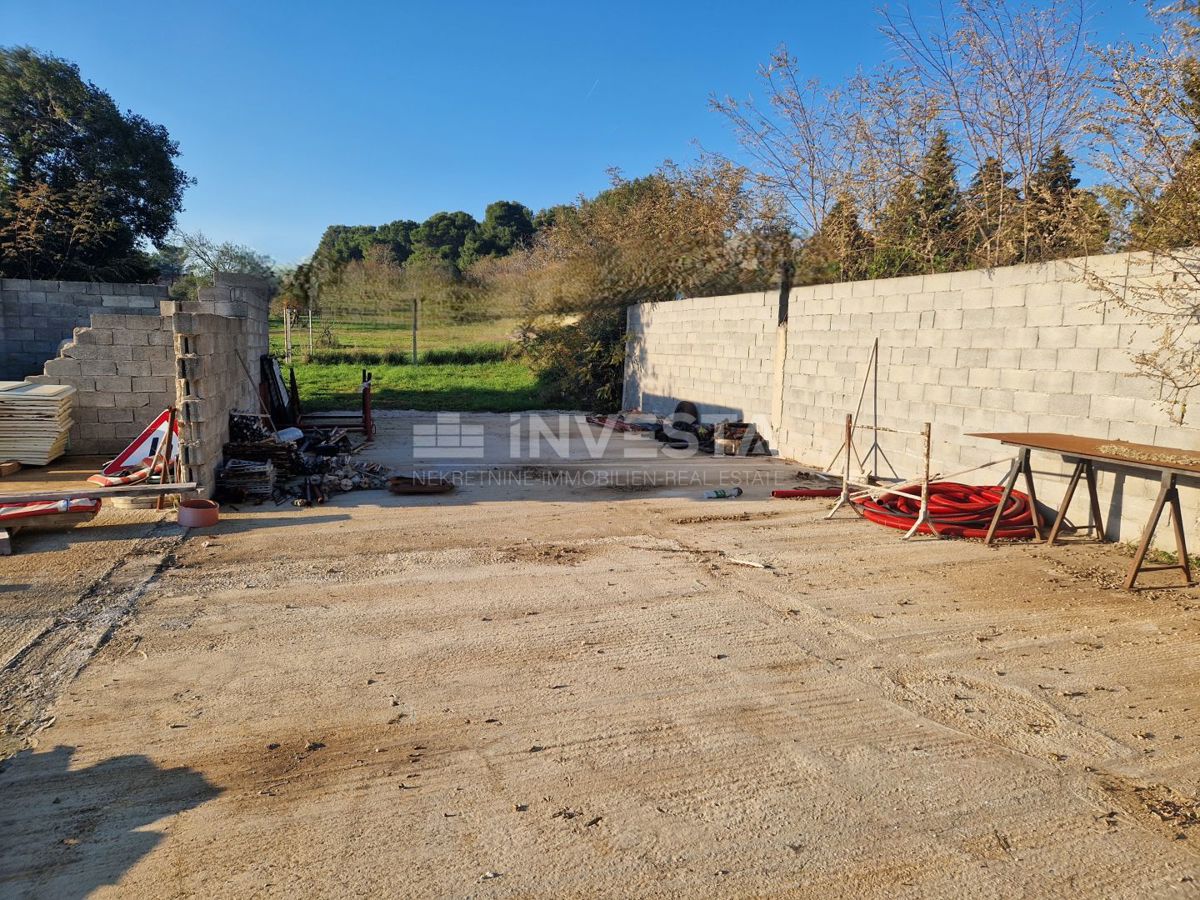 Štinjan - terreni edificabili e agricoli