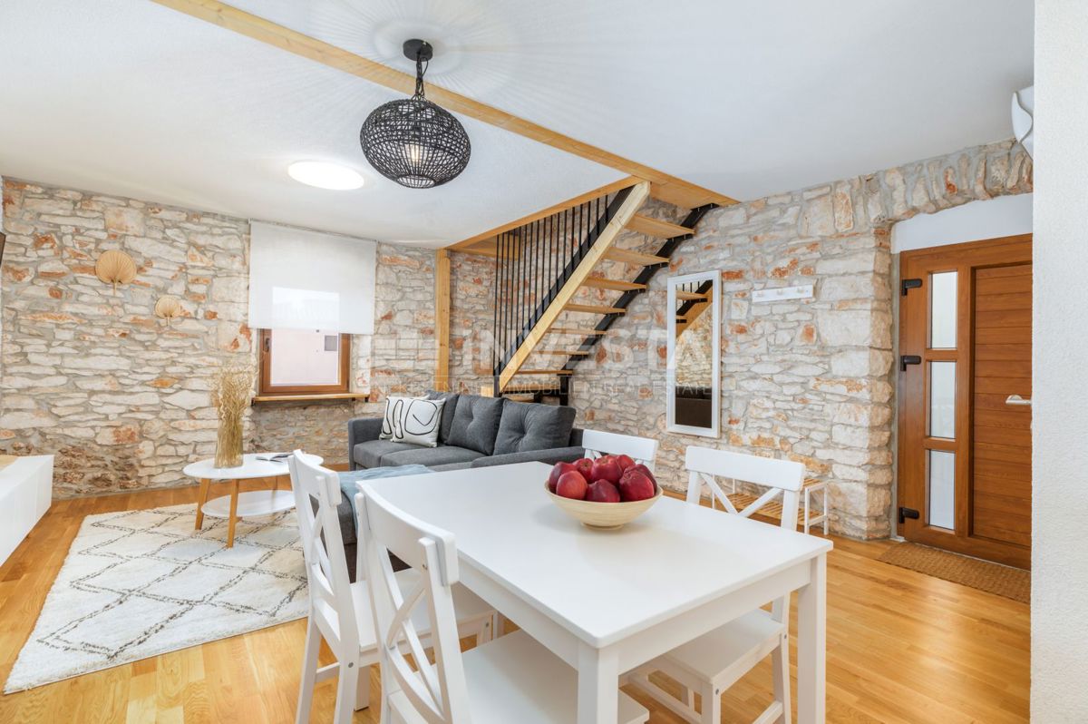 Istria, Šišan - Casa Istriana con 3 Unità Abitative