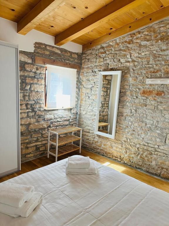 Istria, Šišan - Casa Istriana con 3 Unità Abitative