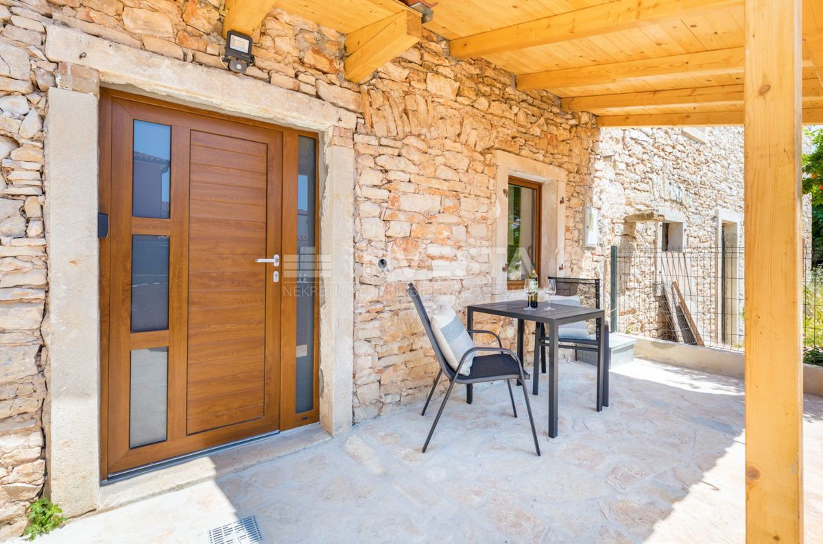 Istria, Šišan - Casa Istriana con 3 Unità Abitative