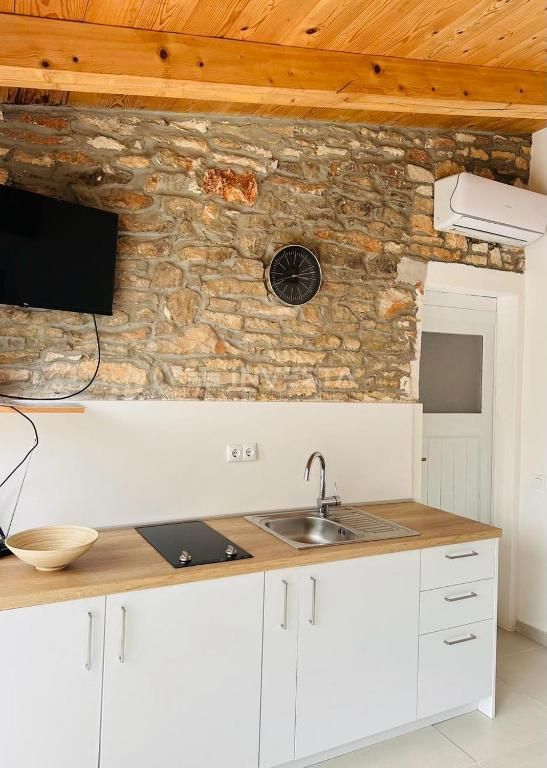 Istria, Šišan - Casa Istriana con 3 Unità Abitative