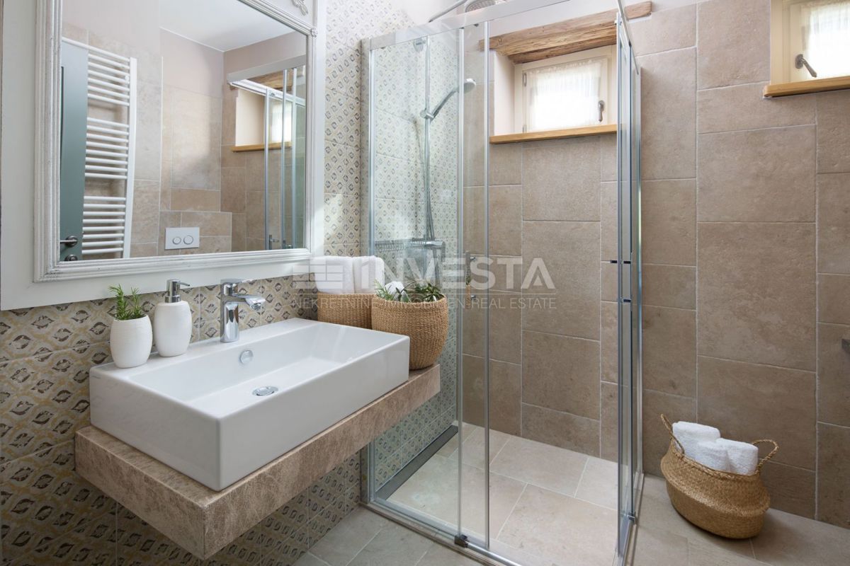 Villa rustica esclusiva con piscina e campi sportivi