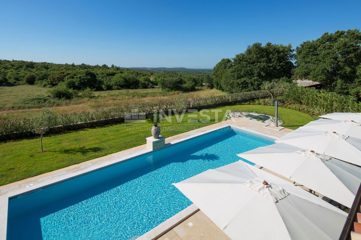 Villa rustica esclusiva con piscina e campi sportivi
