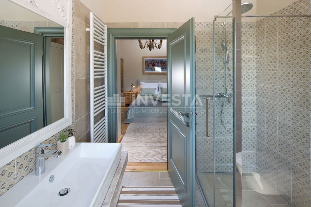 Villa rustica esclusiva con piscina e campi sportivi