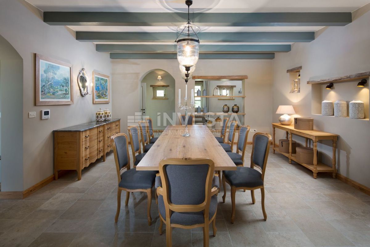 Villa rustica esclusiva con piscina e campi sportivi