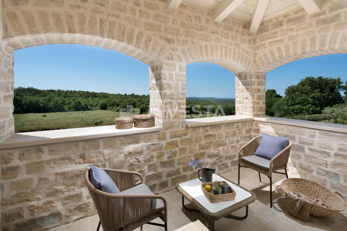 Villa rustica esclusiva con piscina e campi sportivi