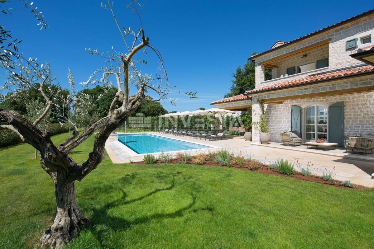 Villa rustica esclusiva con piscina e campi sportivi