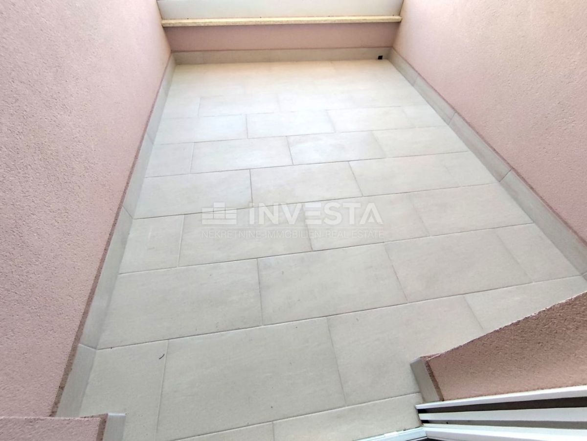 Appartamento al 2° piano, 2 camere da letto, terrazza, parcheggio, vicino al mare