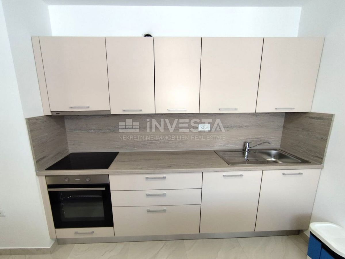 Appartamento al 2° piano, 2 camere da letto, terrazza, parcheggio, vicino al mare