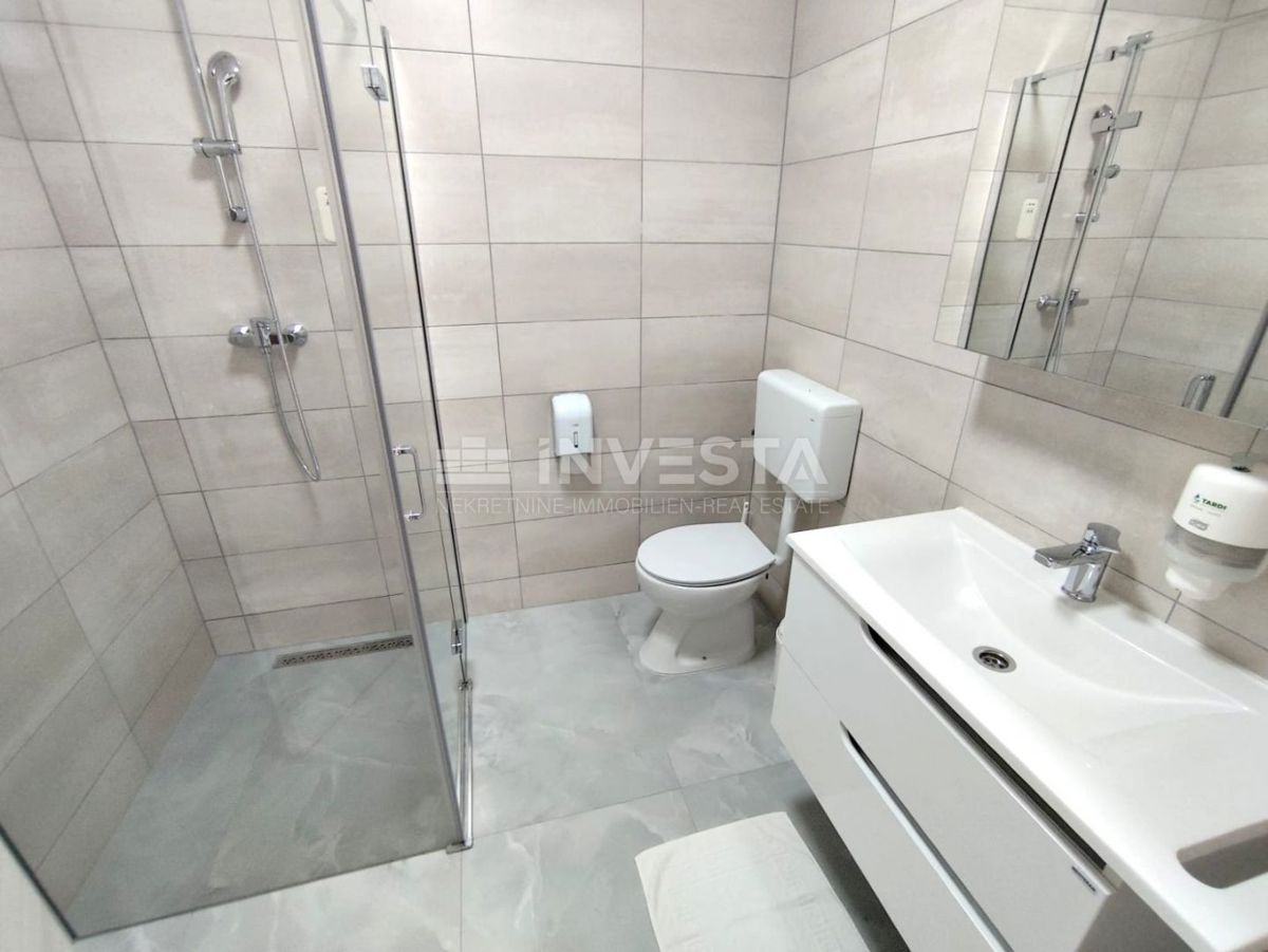 Appartamento al 2° piano, 2 camere da letto, terrazza, parcheggio, vicino al mare