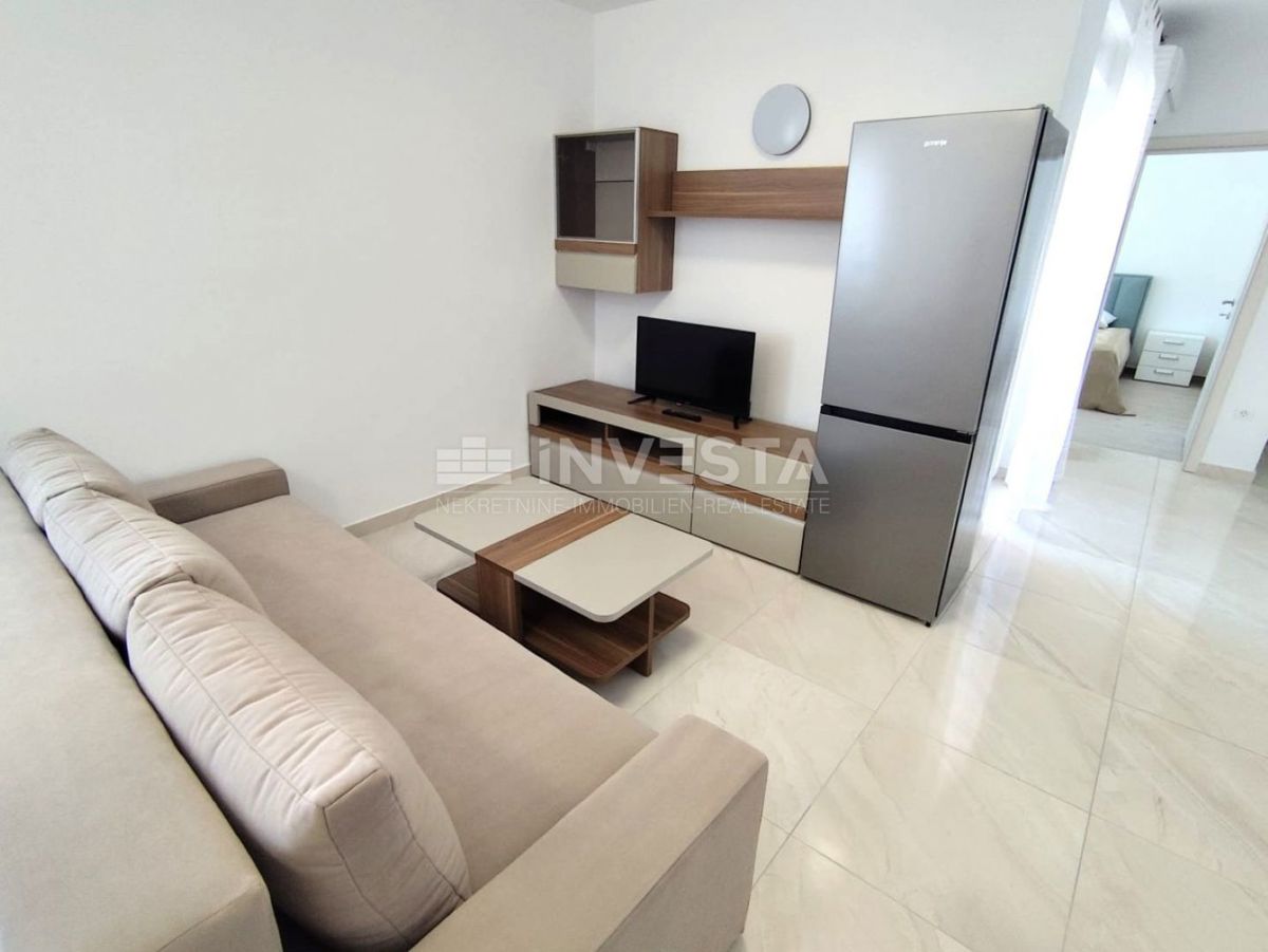 Appartamento al 2° piano, 2 camere da letto, terrazza, parcheggio, vicino al mare