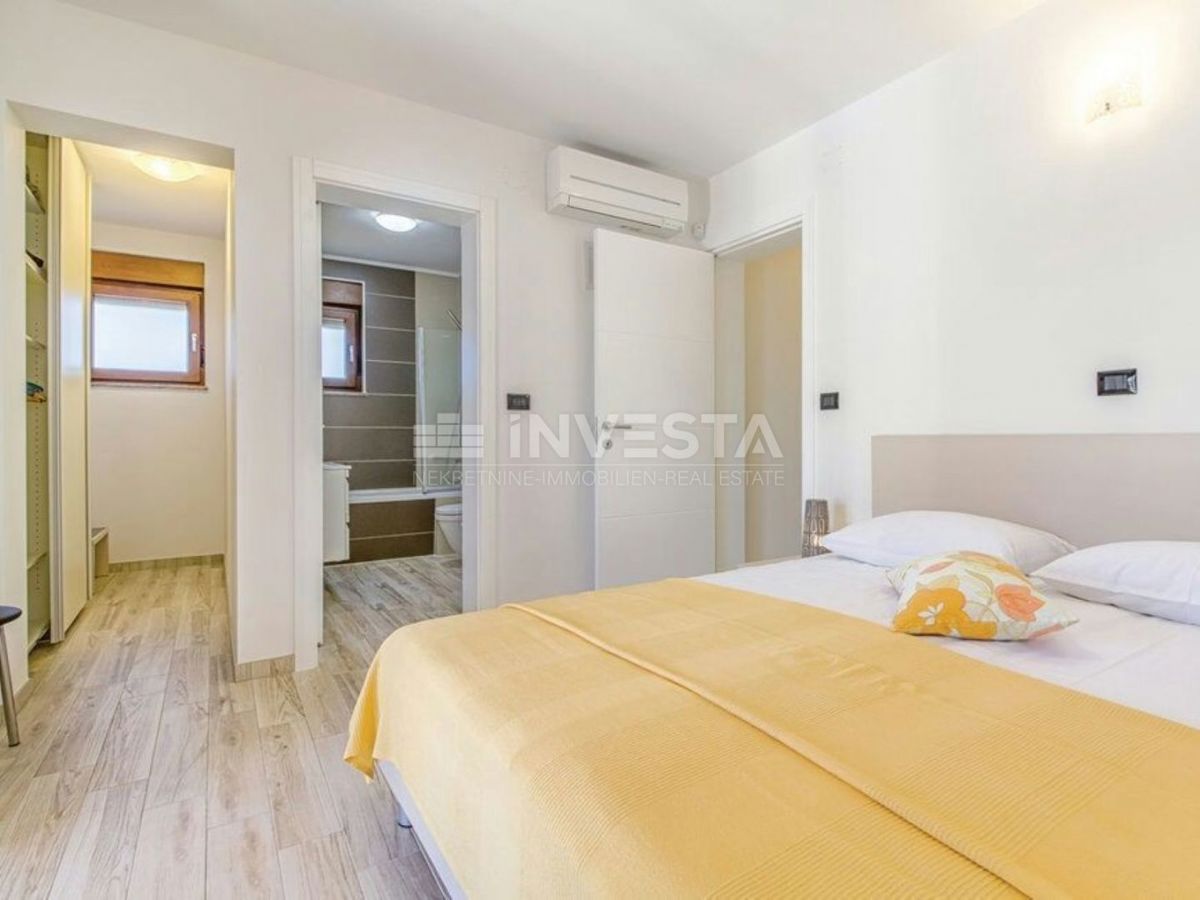 Pula, Villa moderna con piscina, a 5 km dal mare