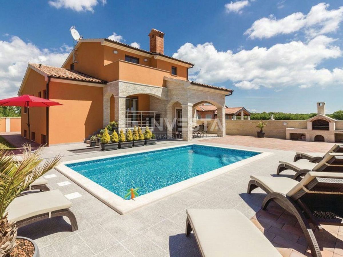 Pula, Villa moderna con piscina, a 5 km dal mare