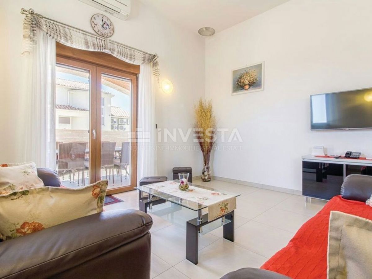 Pula, Villa moderna con piscina, a 5 km dal mare