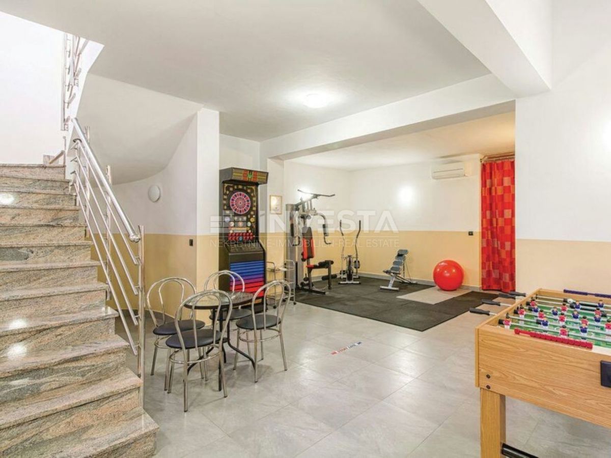 Pula, Villa moderna con piscina, a 5 km dal mare