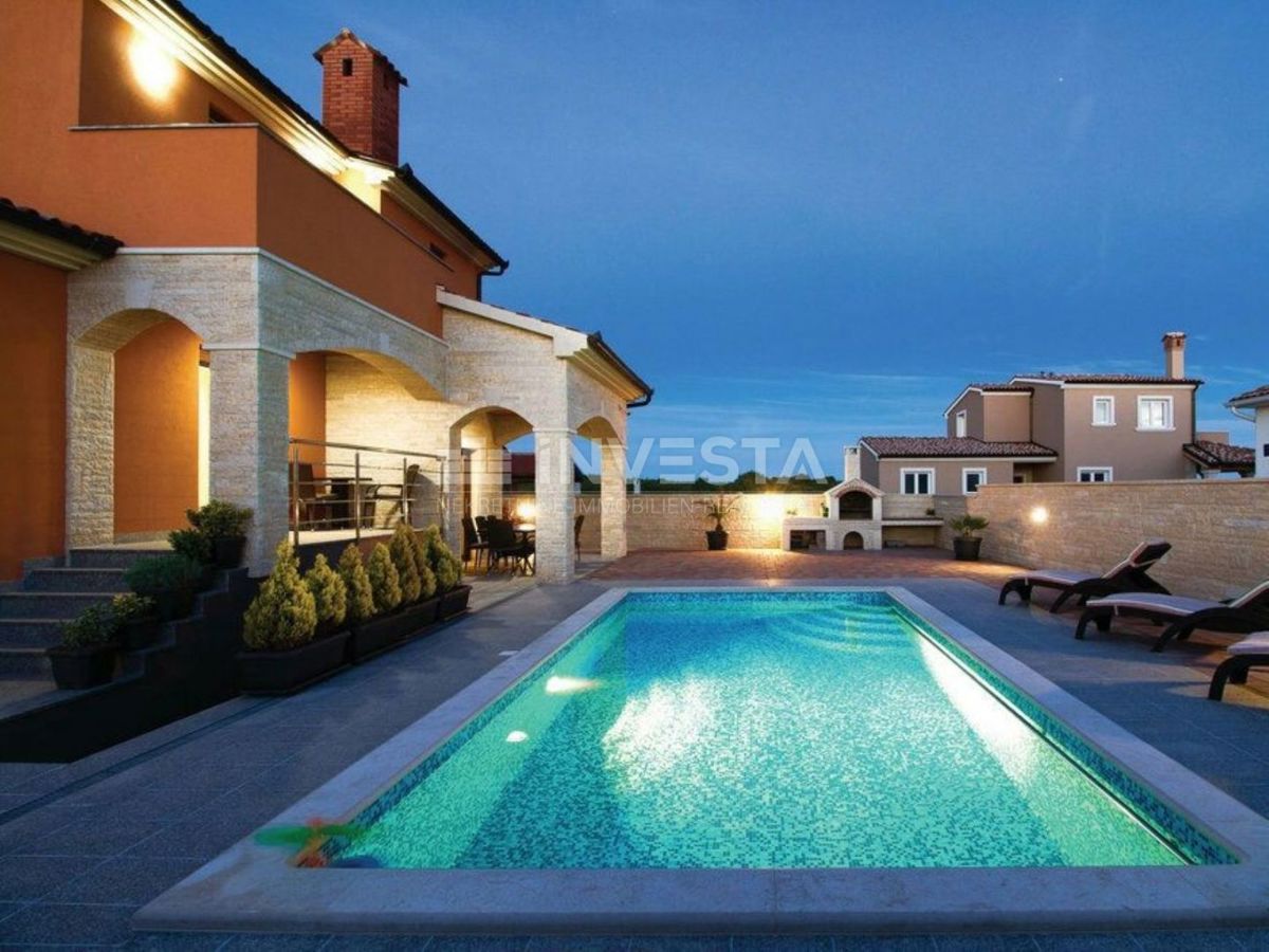 Pula, Villa moderna con piscina, a 5 km dal mare