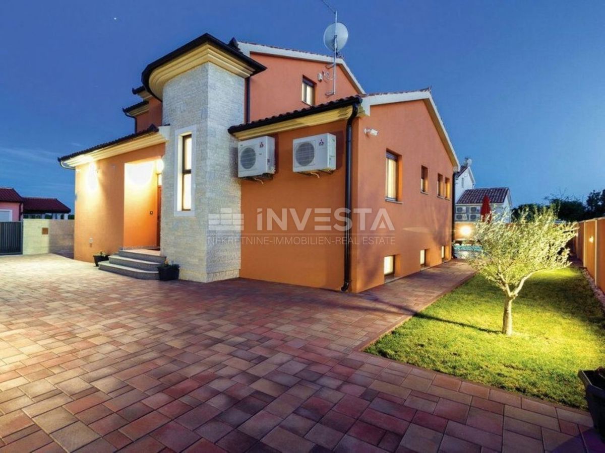 Pula, Villa moderna con piscina, a 5 km dal mare