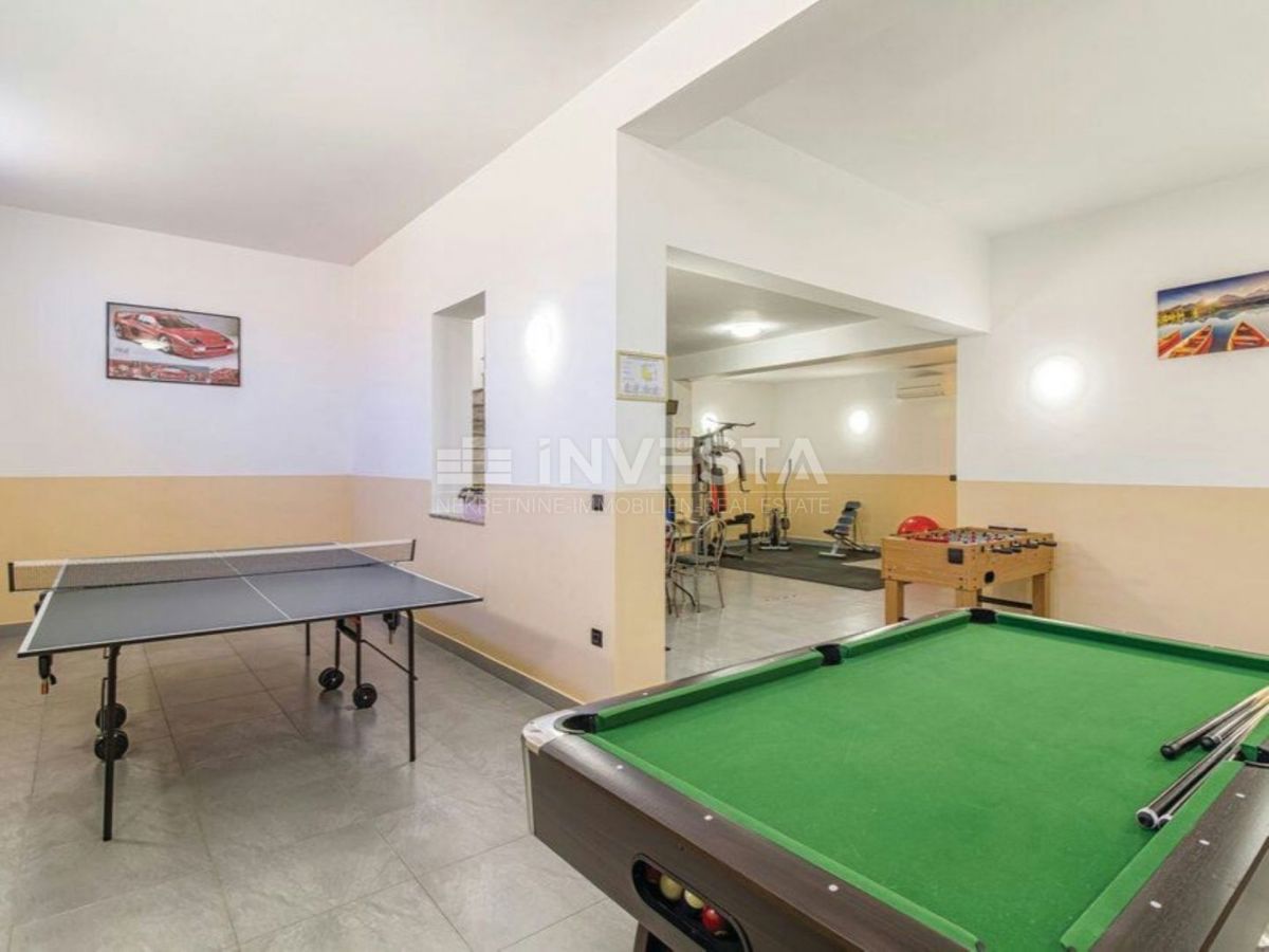 Pula, Villa moderna con piscina, a 5 km dal mare