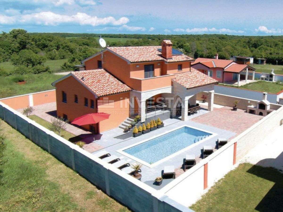 Pula, Villa moderna con piscina, a 5 km dal mare