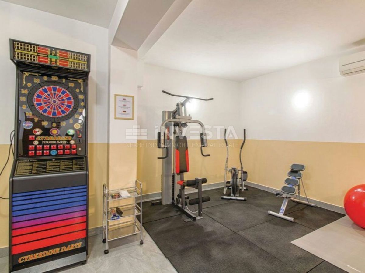 Pula, Villa moderna con piscina, a 5 km dal mare