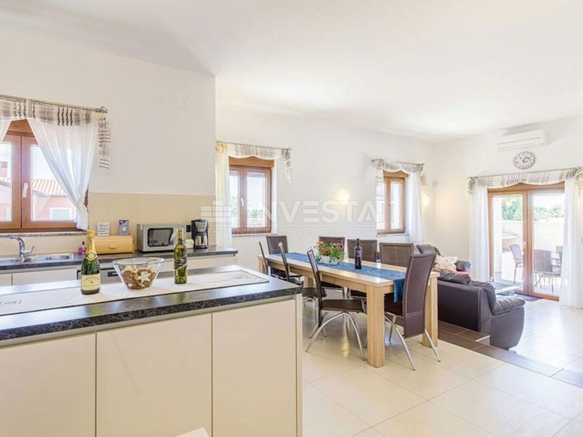 Pula, Villa moderna con piscina, a 5 km dal mare