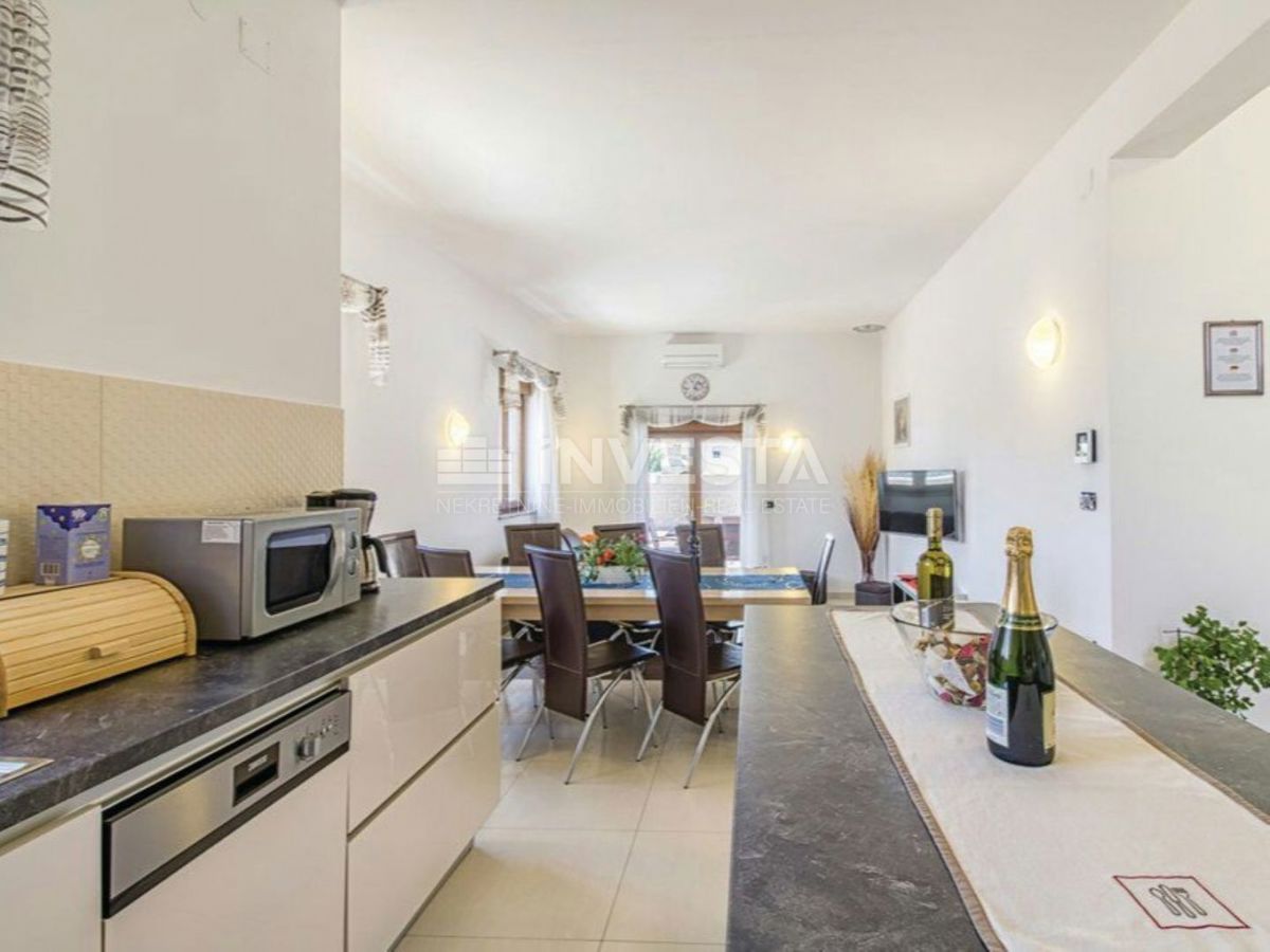 Pula, Villa moderna con piscina, a 5 km dal mare