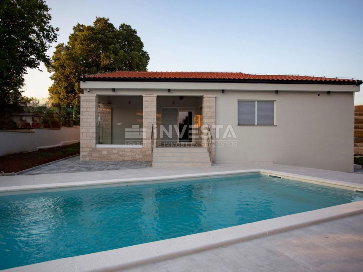 Dintorni di Rovigno, casa a piano terra a basso consumo energetico con piscina