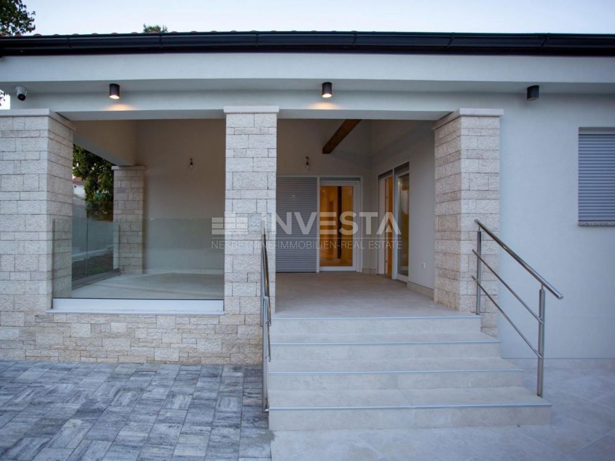 Dintorni di Rovigno, casa a piano terra a basso consumo energetico con piscina