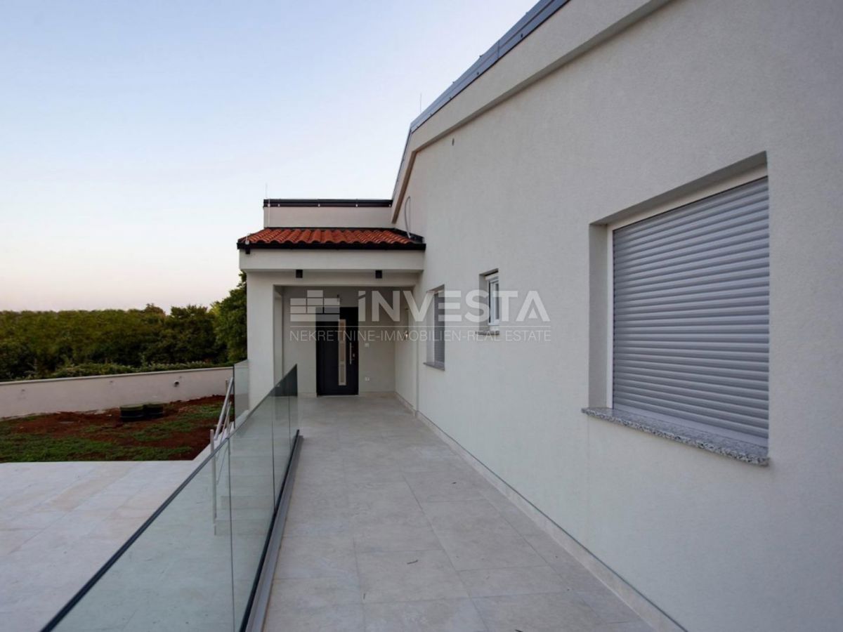 Dintorni di Rovigno, casa a piano terra a basso consumo energetico con piscina