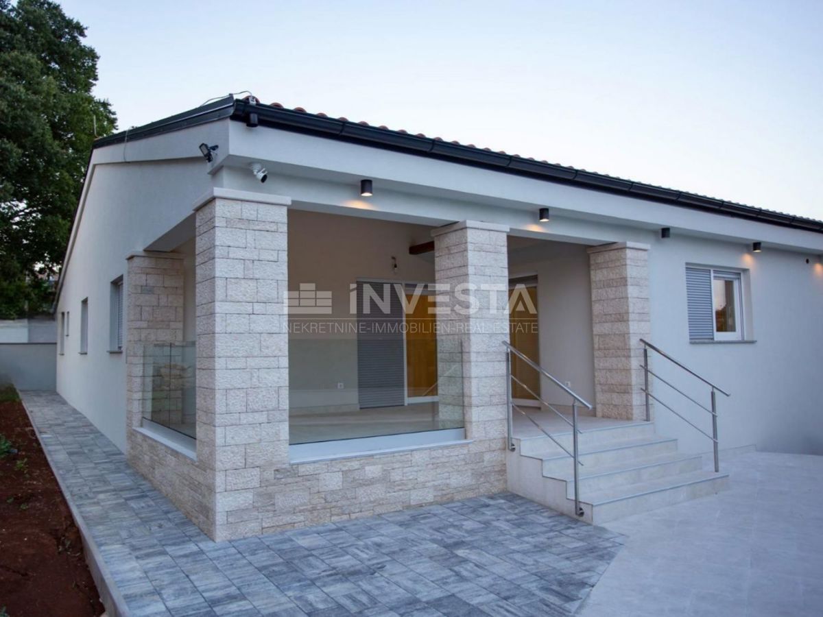 Dintorni di Rovigno, casa a piano terra a basso consumo energetico con piscina