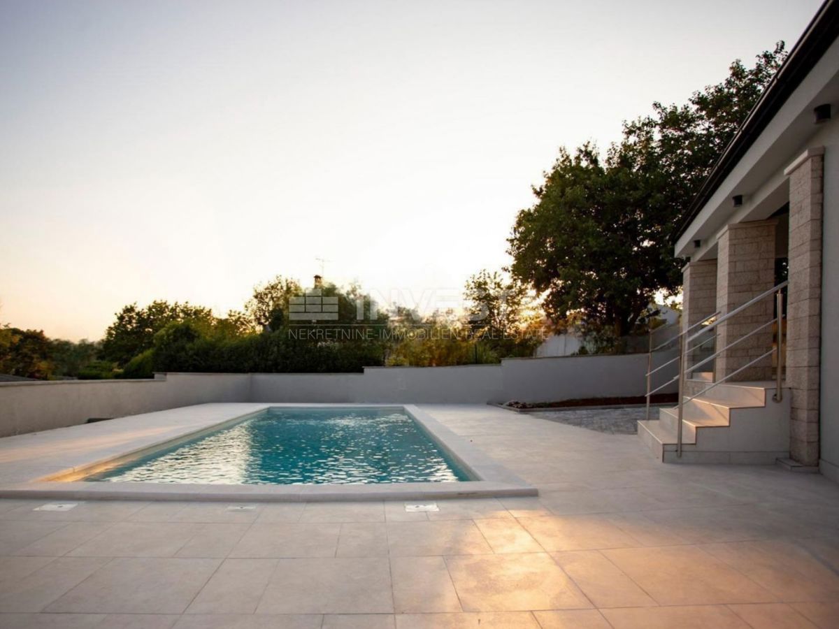 Dintorni di Rovigno, casa a piano terra a basso consumo energetico con piscina