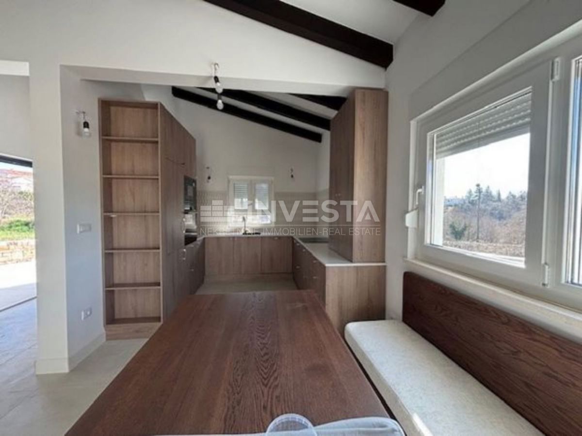 Dintorni di Rovigno, casa a piano terra a basso consumo energetico con piscina