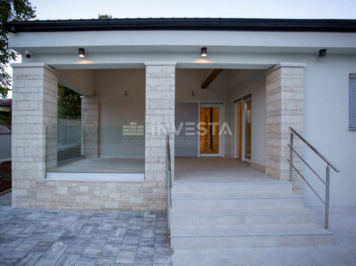 Dintorni di Rovigno, casa a piano terra a basso consumo energetico con piscina