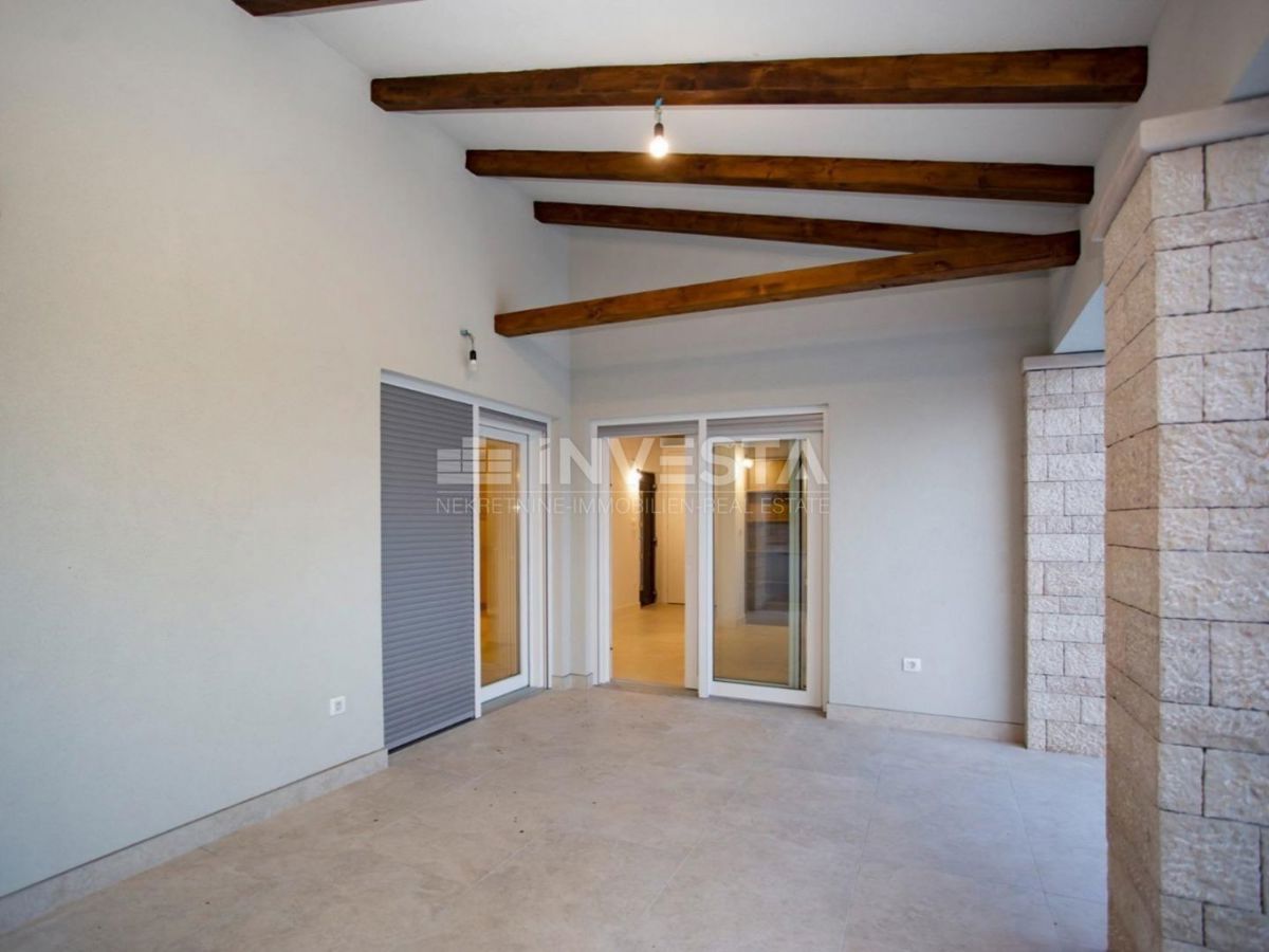 Dintorni di Rovigno, casa a piano terra a basso consumo energetico con piscina