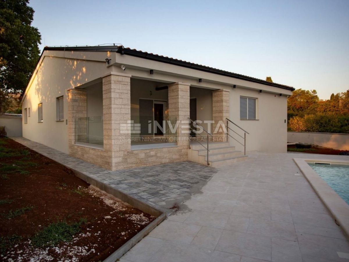 Dintorni di Rovigno, casa a piano terra a basso consumo energetico con piscina