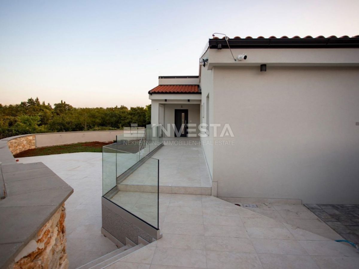 Dintorni di Rovigno, casa a piano terra a basso consumo energetico con piscina