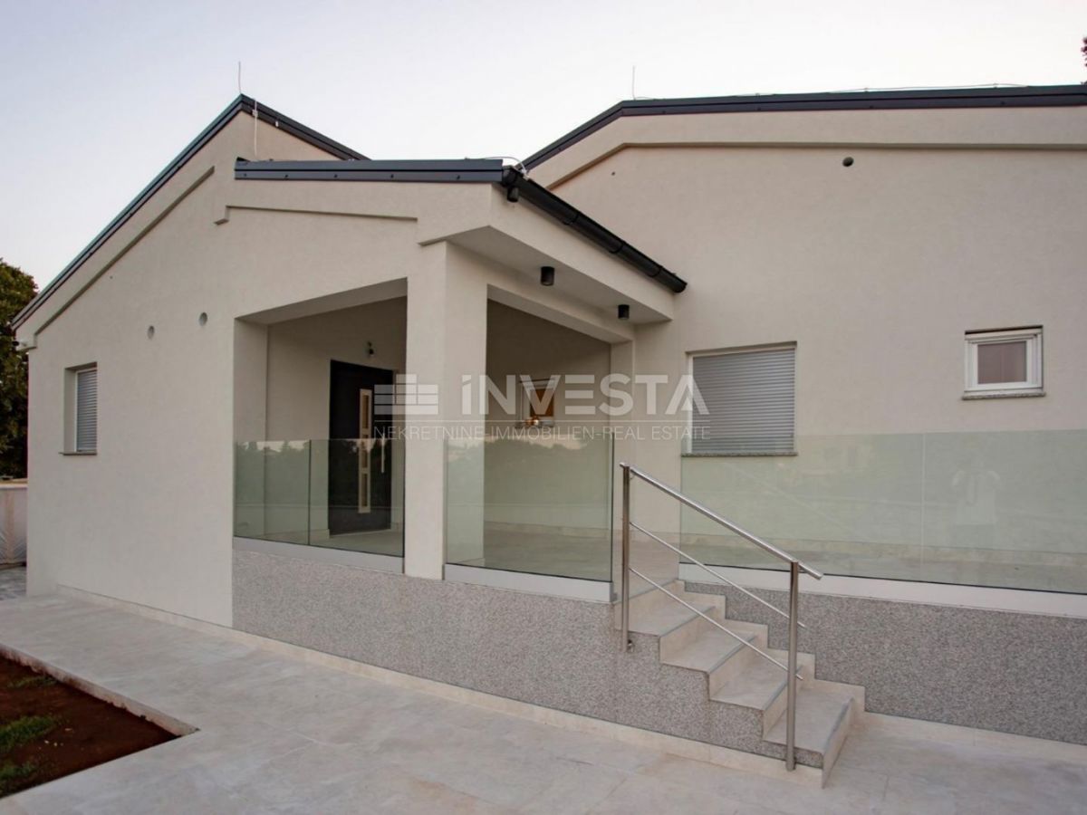 Dintorni di Rovigno, casa a piano terra a basso consumo energetico con piscina