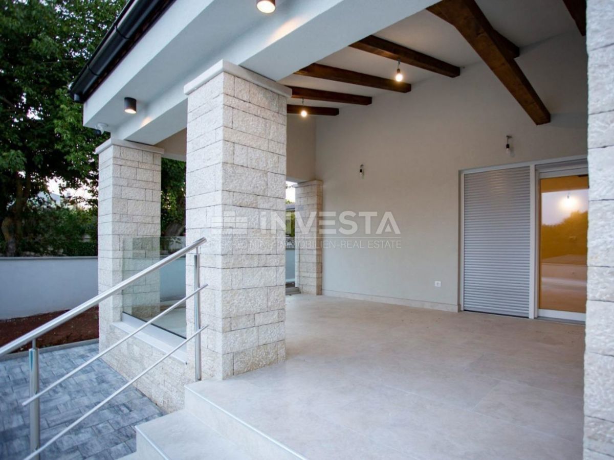 Dintorni di Rovigno, casa a piano terra a basso consumo energetico con piscina