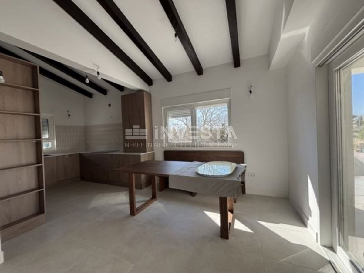 Dintorni di Rovigno, casa a piano terra a basso consumo energetico con piscina