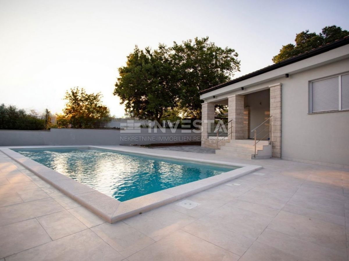 Dintorni di Rovigno, casa a piano terra a basso consumo energetico con piscina