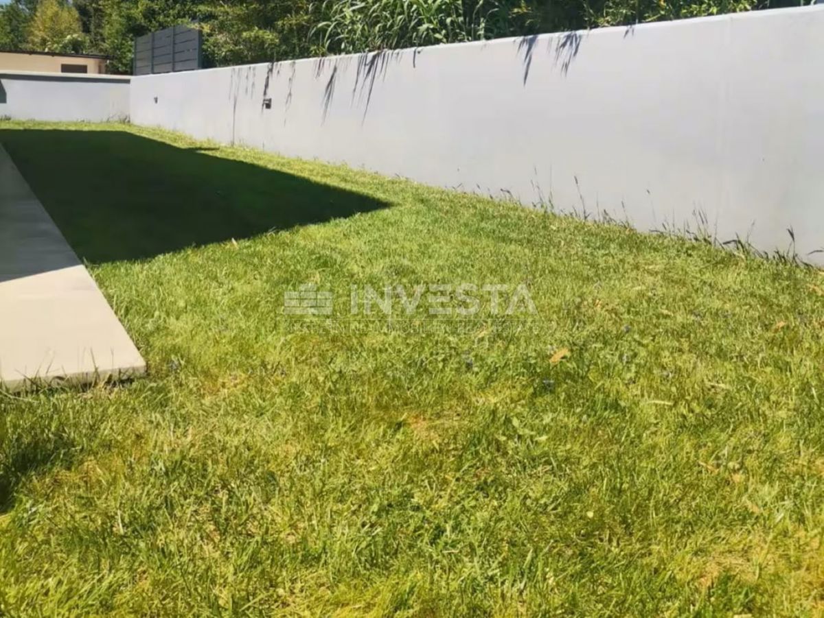 Casa indipendente di nuova costruzione con piscina nei dintorni di Pola