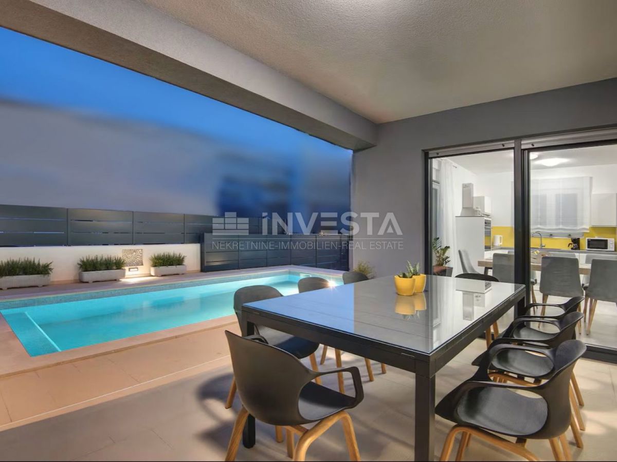 Casa indipendente di nuova costruzione con piscina nei dintorni di Pola