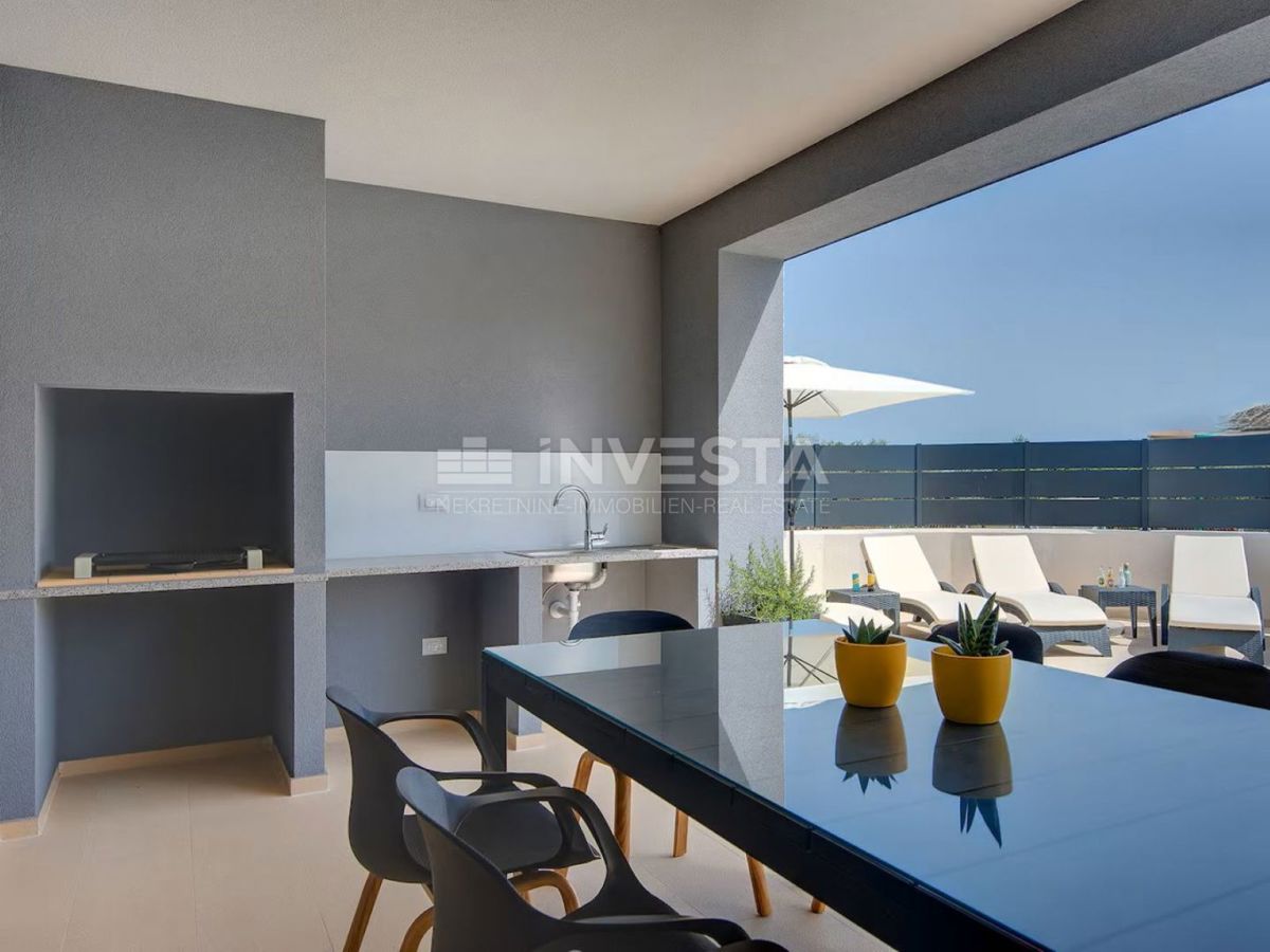 Casa indipendente di nuova costruzione con piscina nei dintorni di Pola