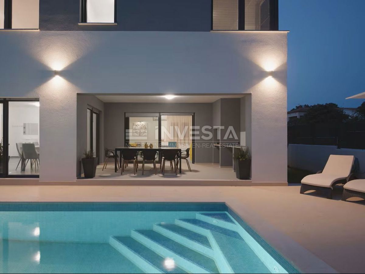 Casa indipendente di nuova costruzione con piscina nei dintorni di Pola