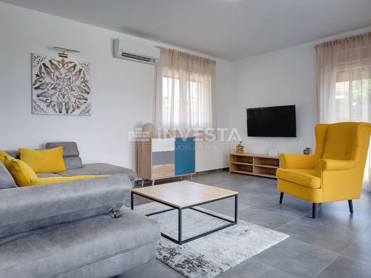 Casa indipendente di nuova costruzione con piscina nei dintorni di Pola