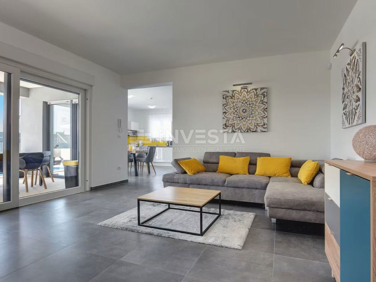 Casa indipendente di nuova costruzione con piscina nei dintorni di Pola