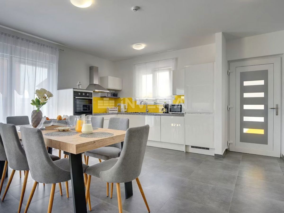 Casa indipendente di nuova costruzione con piscina nei dintorni di Pola