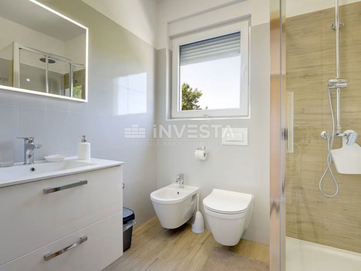 Casa indipendente di nuova costruzione con piscina nei dintorni di Pola