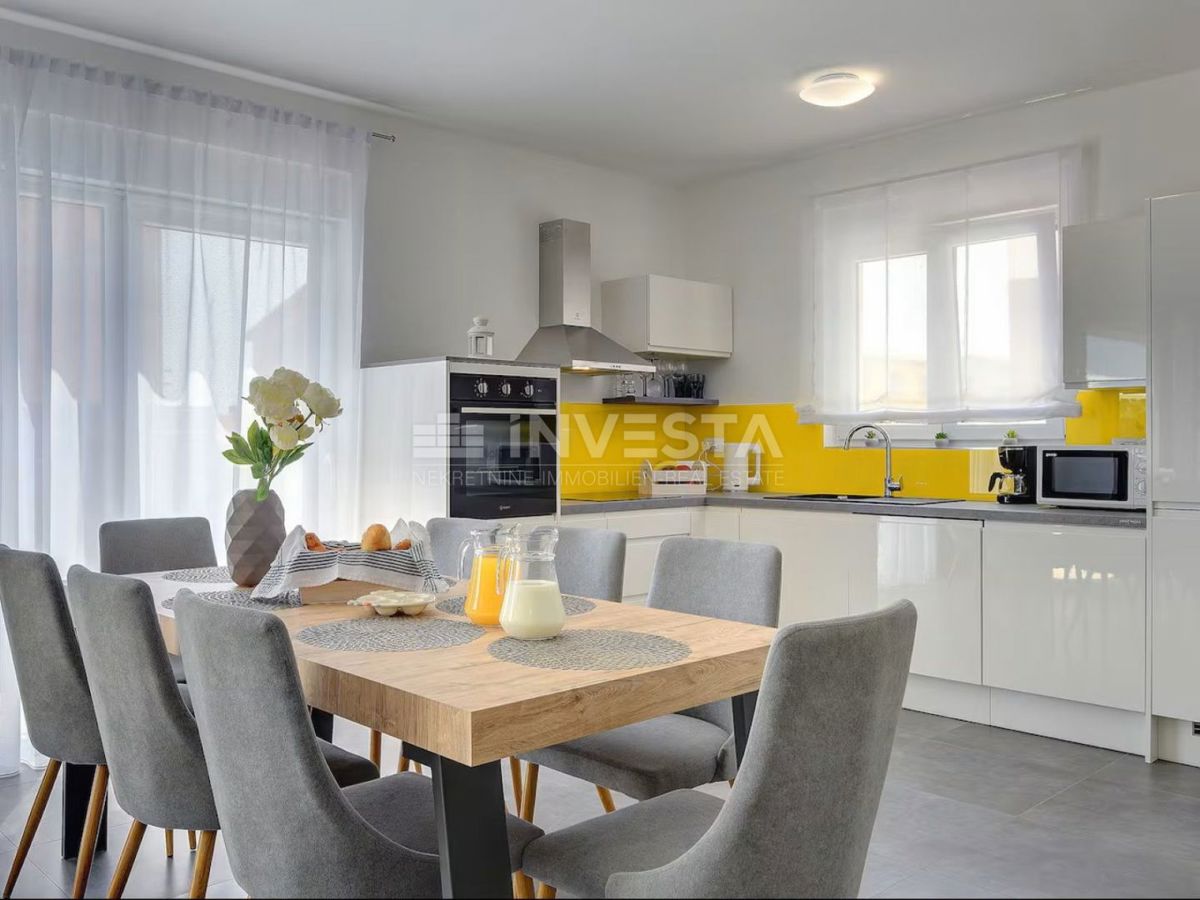 Casa indipendente di nuova costruzione con piscina nei dintorni di Pola